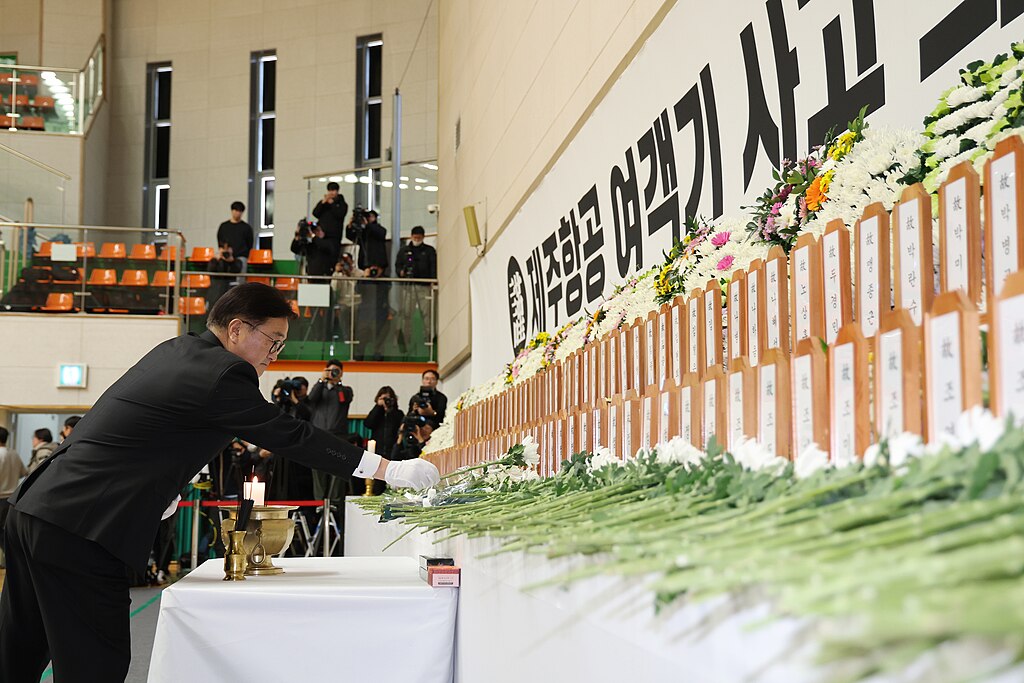 Jeju Air flight crash memorial, woo won sik, white flowers, funeral clothes