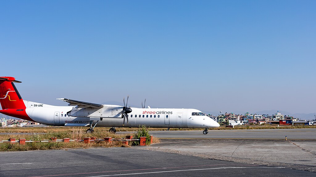 side view of canada dash 8-400 aircraft 