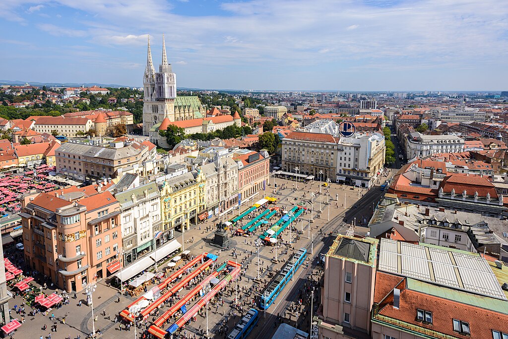 Aerial view of Zagreb city centre and Ban Jelačić Square, representing Zagreb Airport flights and Ryanair Zagreb schedule 2026 linked to Ryanair Summer 2026 Zagreb route changes.