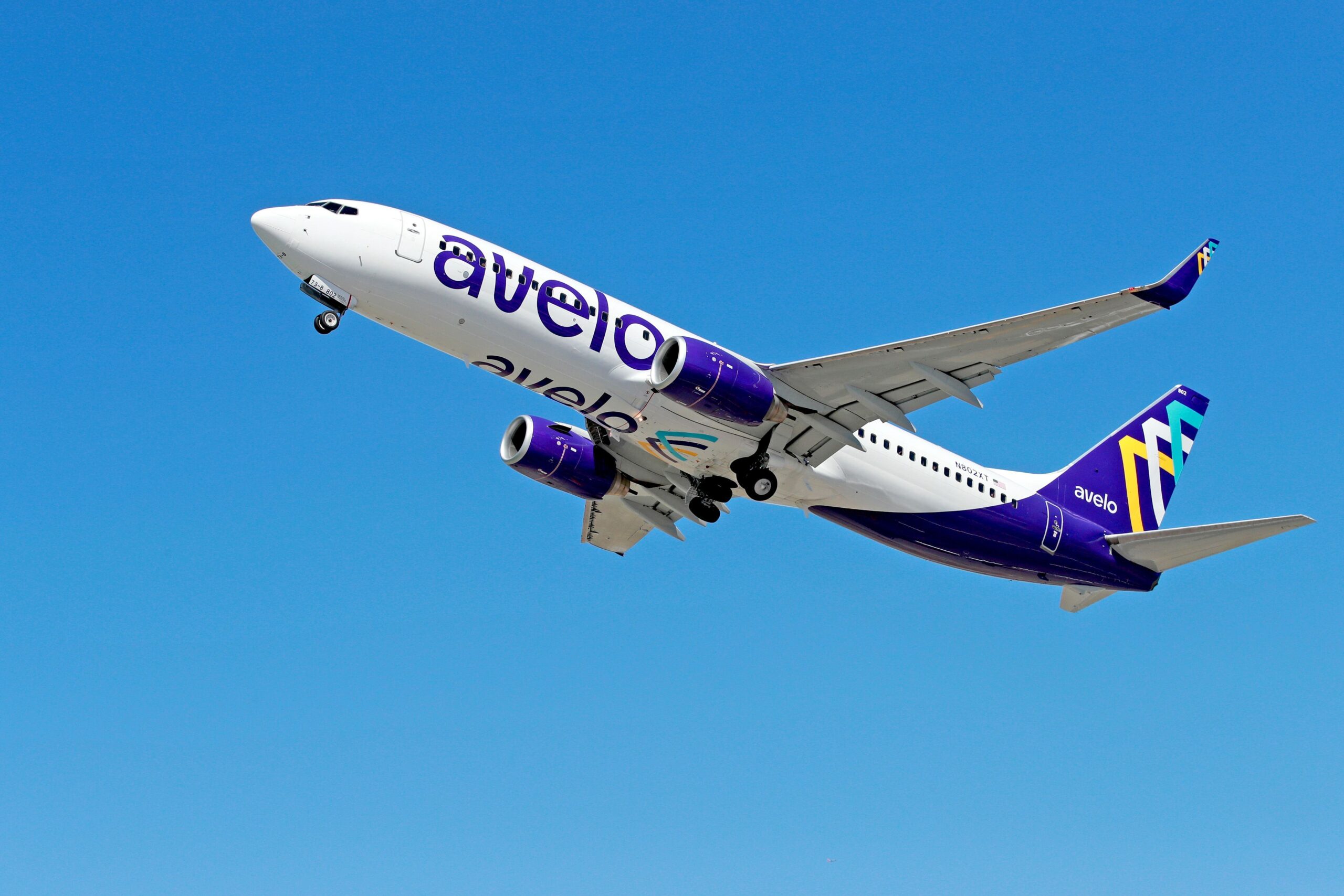 An picture of an Avelo Airlines aircraft in the land
