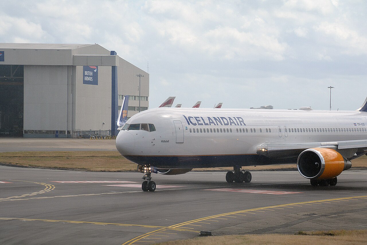 Boeing 767-300ER, Icelandair, London Heathrow Airport