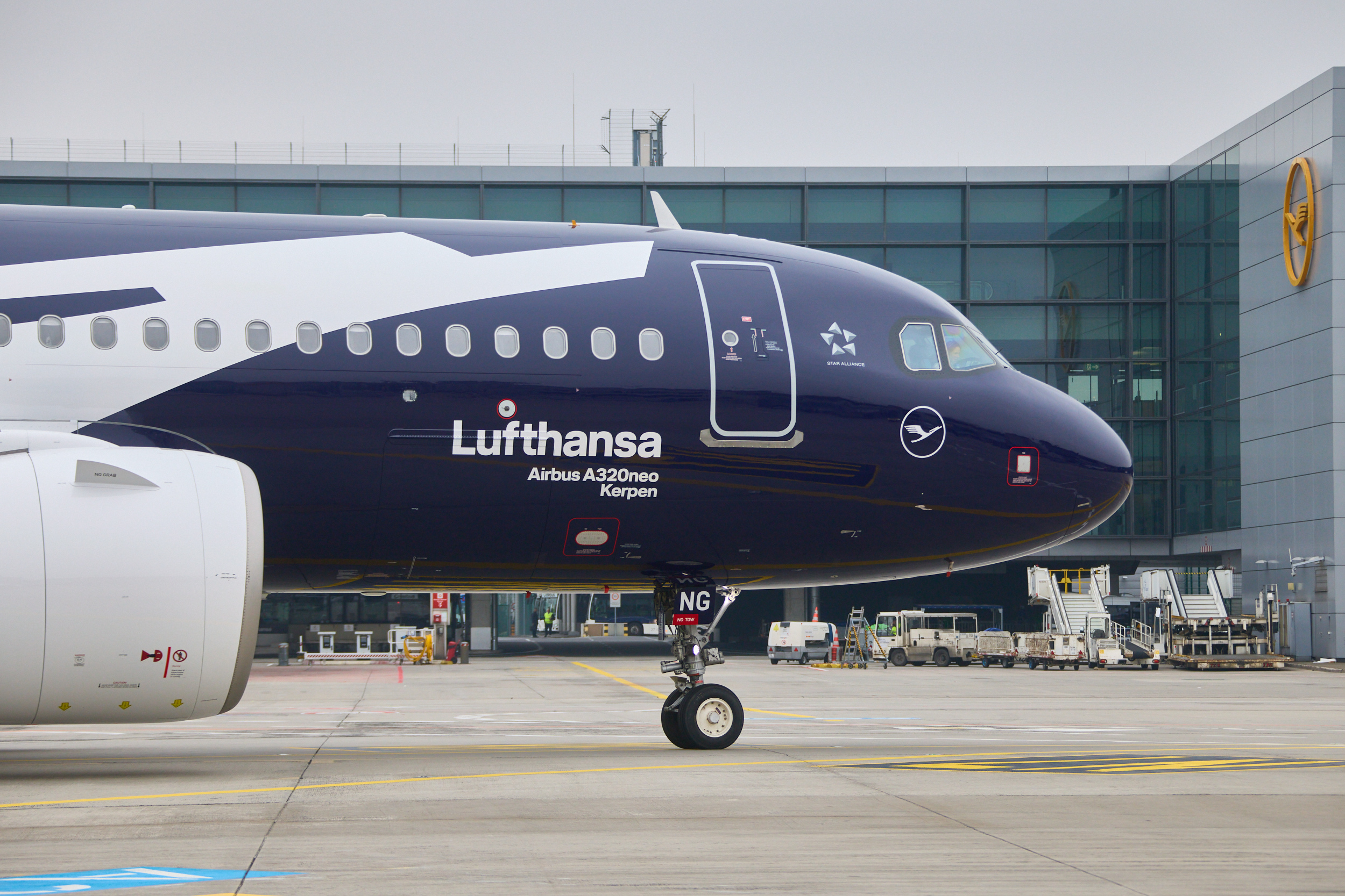 Lufthansa adds Airbus A320neo and A350-900 to its 100th anniversary fleet
