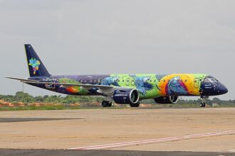 A modern Azul Linhas Aéreas Embraer E195-E2 jet in flight.