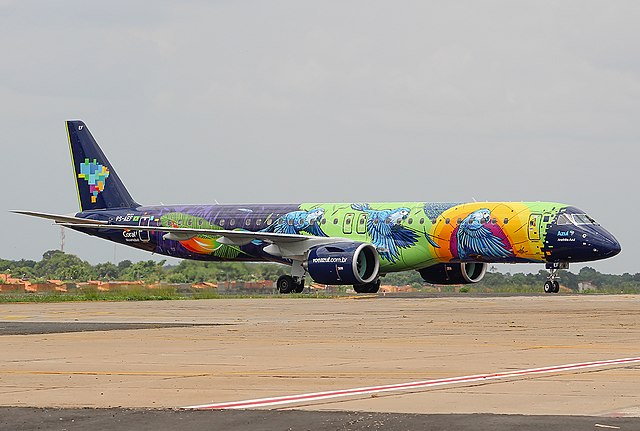 A modern Azul Linhas Aéreas Embraer E195-E2 jet in flight.