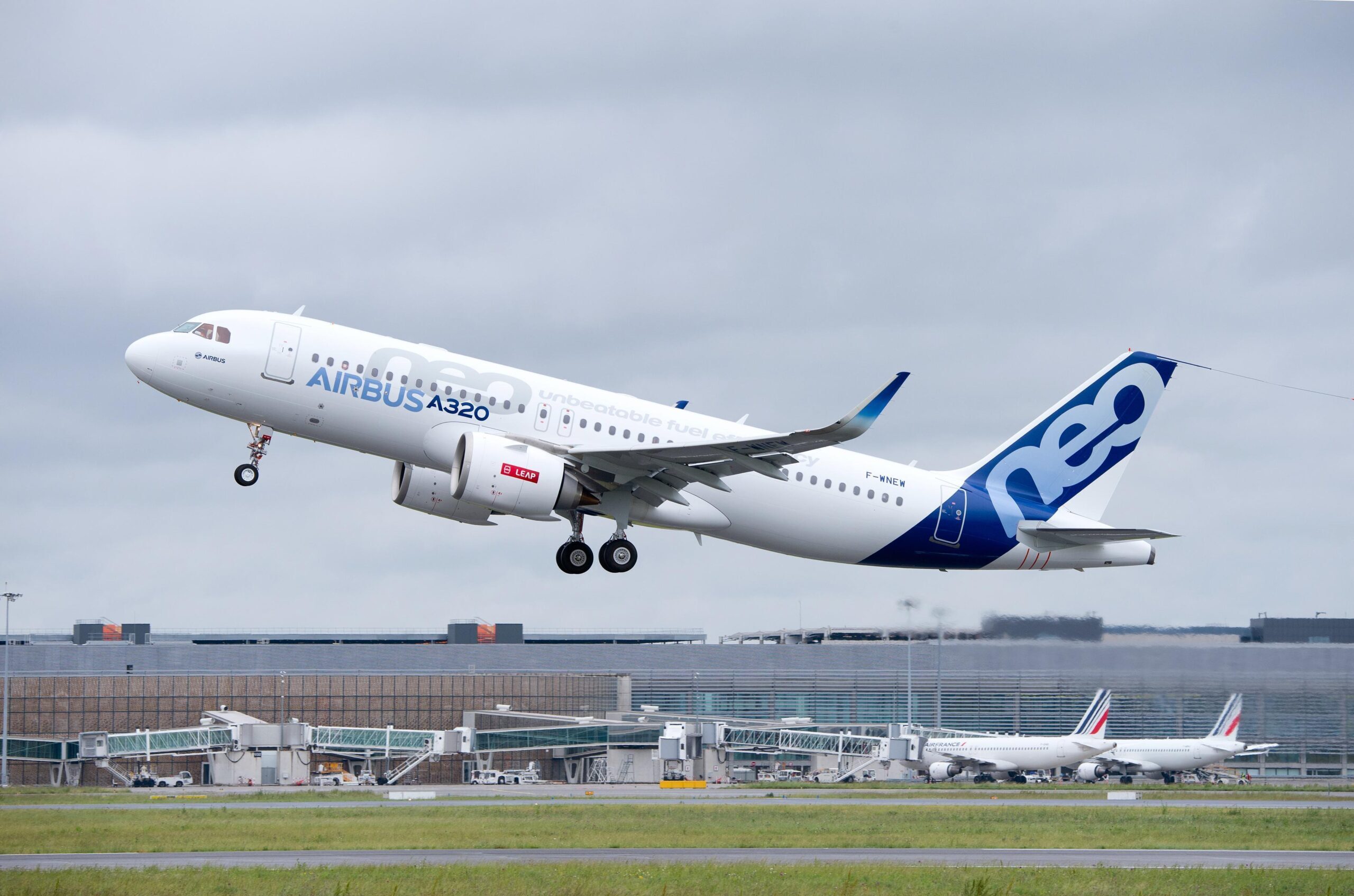 Airbus A320 neo aircraft. Boeing outsold Airbus but deliveries trail behind.