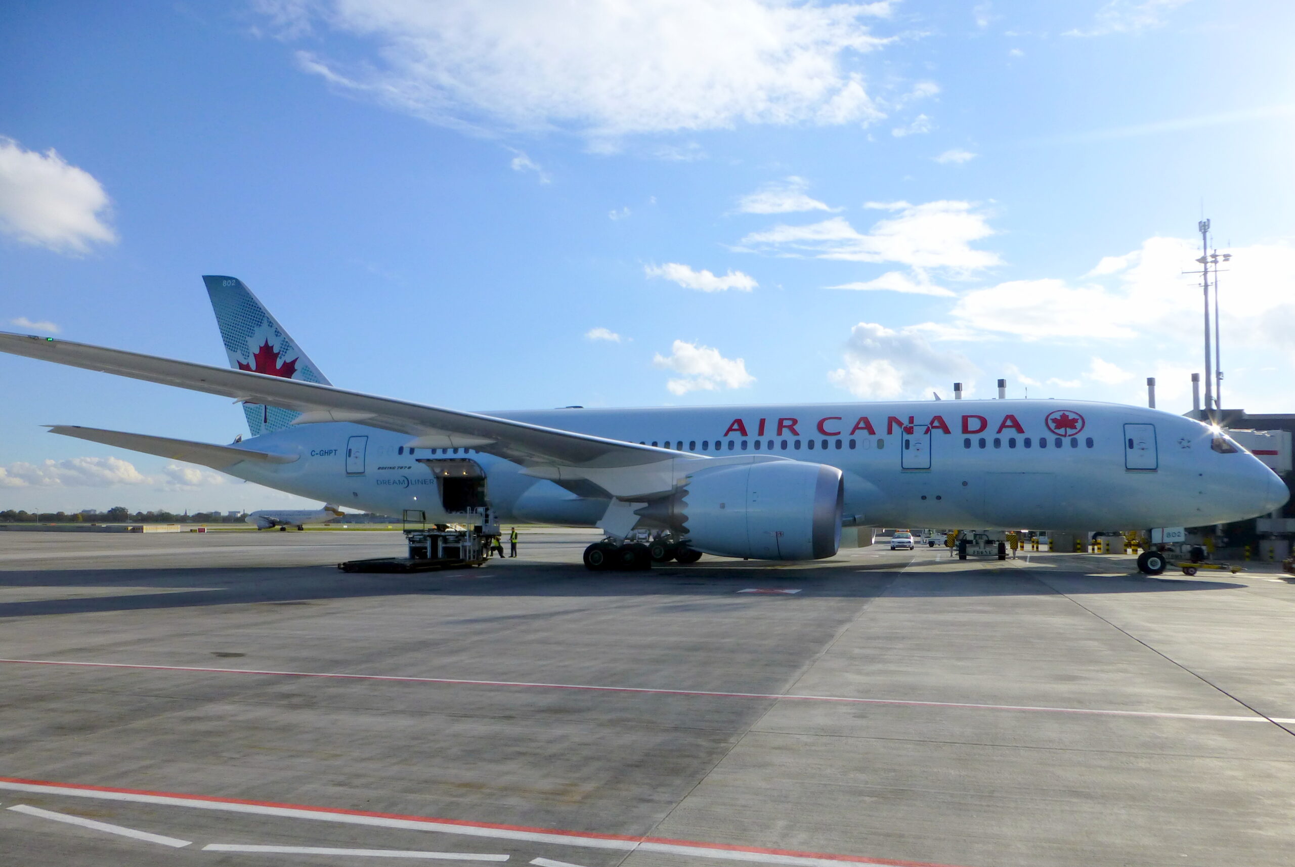 Air Canada Boeing 787-8 on the runway 