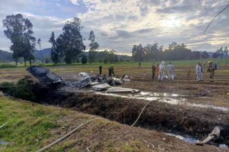 Emergency services at the crash site of Yeison Jiménez's private plane, near Paipa, Boyacá. No survivors were found. © NoticiasUno/X
