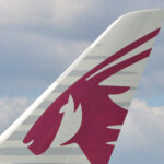 Qatar Airways aircraft tail with burgundy oryx logo, representing Qatar Airways Starlink Wi-Fi and the airline’s high-speed inflight Wi-Fi rollout.