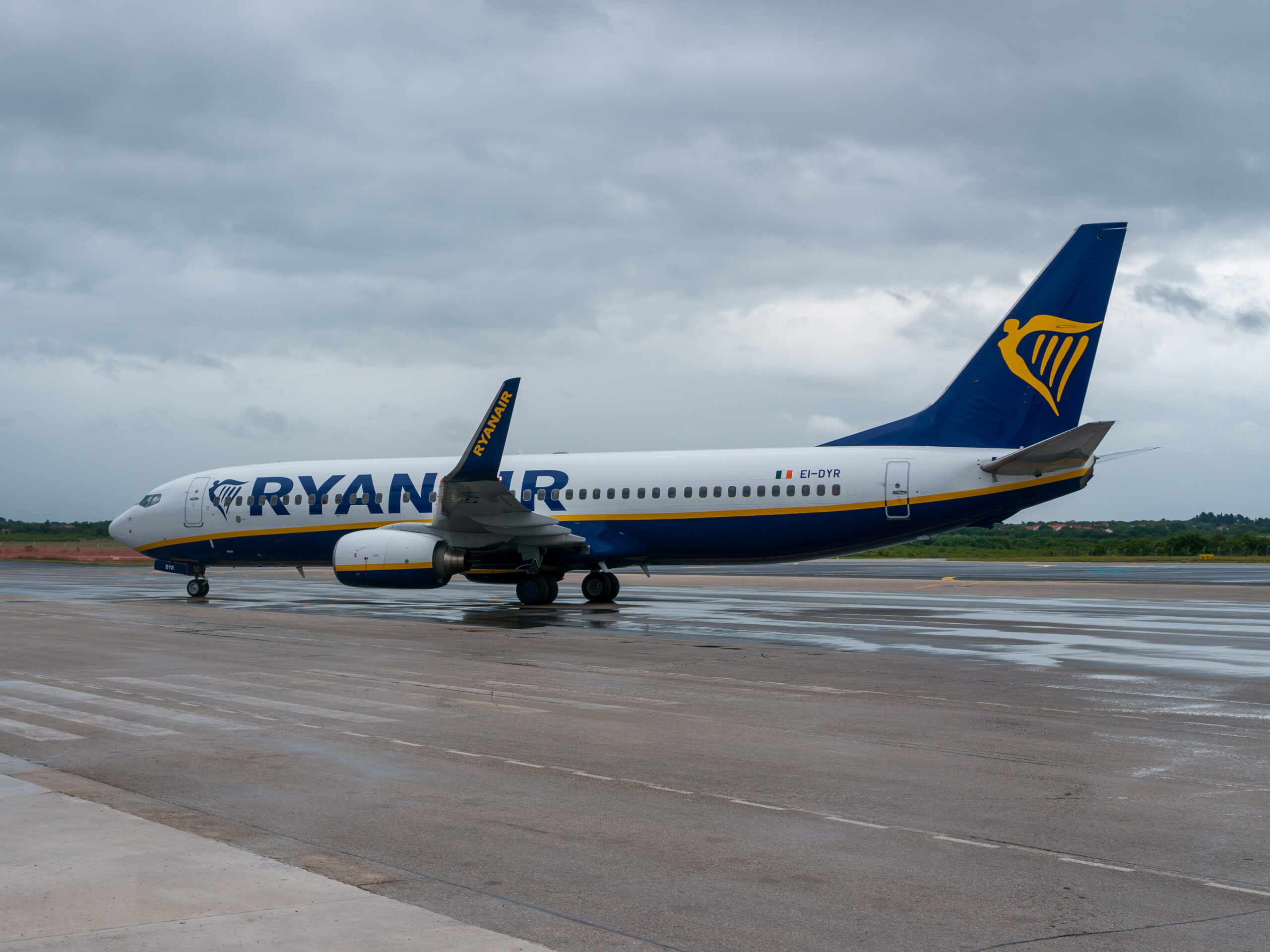 Ryanair Boeing 737 aircraft on the runway at Zemunik Donji near Zadar, highlighting Ryanair Croatia operations and the Ryanair Croatia network across Croatia airports.