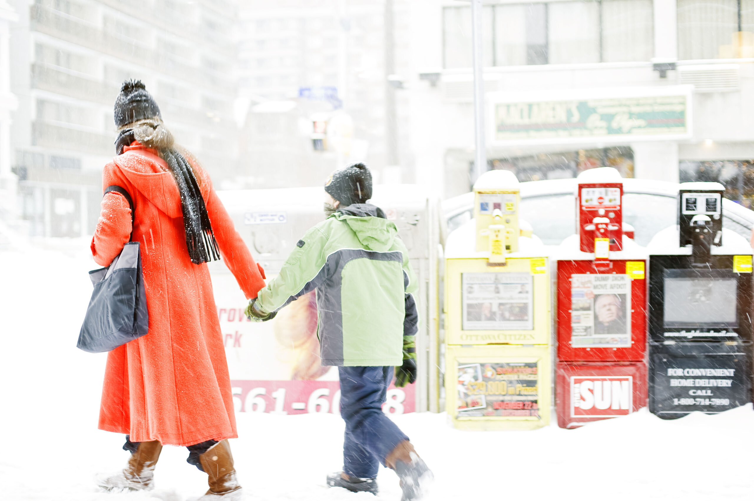 Pedestrians walking through heavy snow in Ottawa illustrating winter storm, linked to flight delays and flight cancellations in Canada.