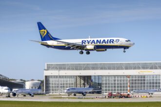 Ryanair Boeing 737 aircraft landing at an airport, illustrating Ryanair Zagreb schedule 2026 and Ryanair Summer 2026 Zagreb route changes affecting Zagreb Airport flights.