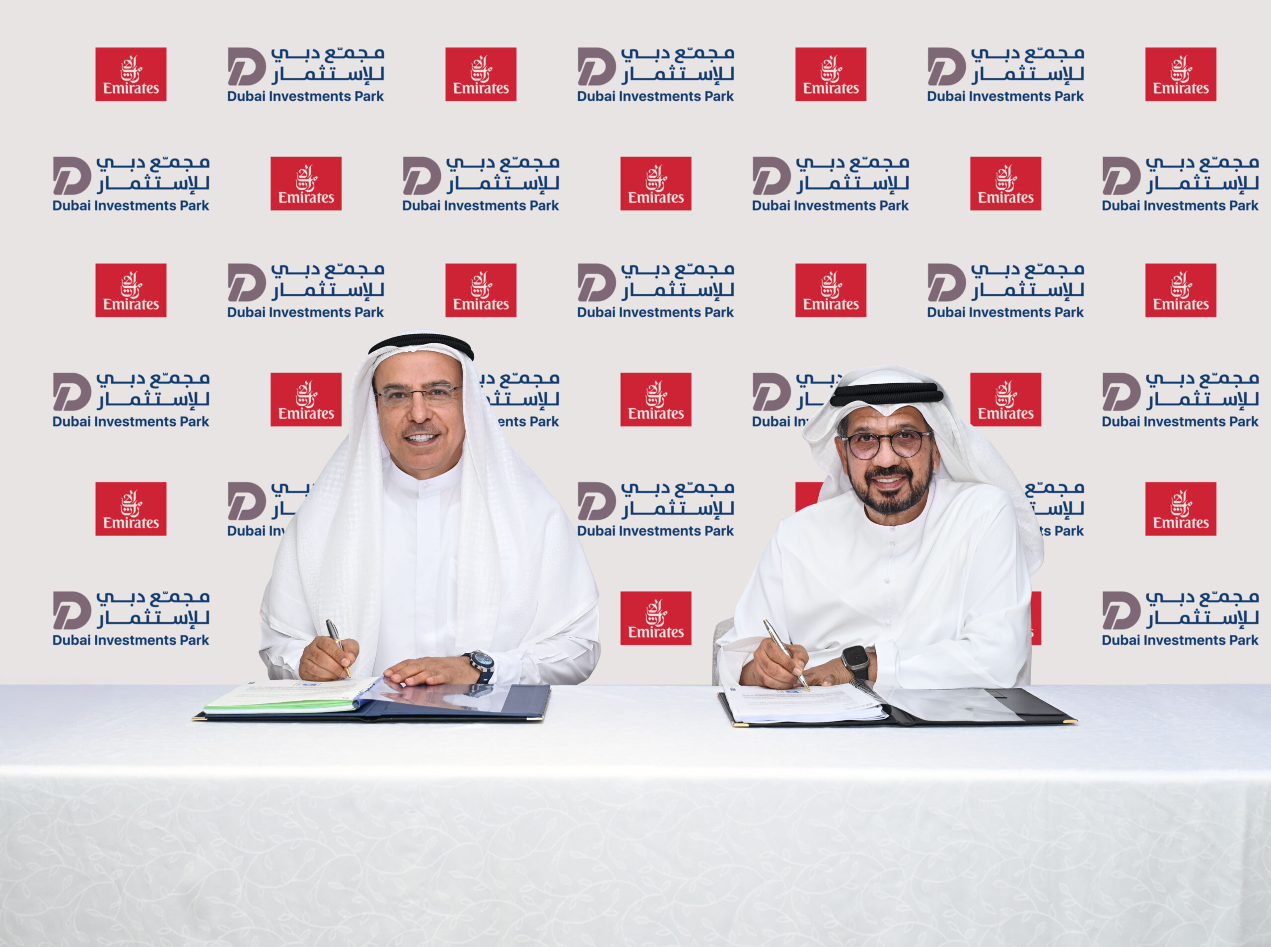 Ali Mubarak Al Soori, Emirates’ Chief Procurement & Facilities Officer and Khalid Bin Kalban, Vice Chairman & CEO, Dubai Investments signing the agreement 