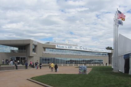 Front view of the AOPA Headquarters