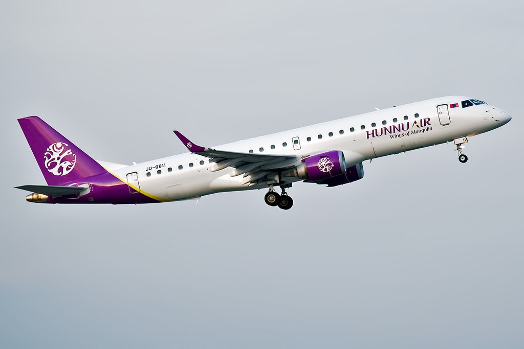 Hunnu Air Embraer E190