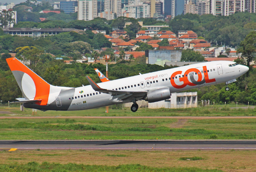 A GOL Airline B737-800 taking off