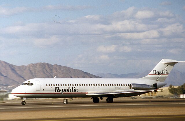 Plane at PHX 1985