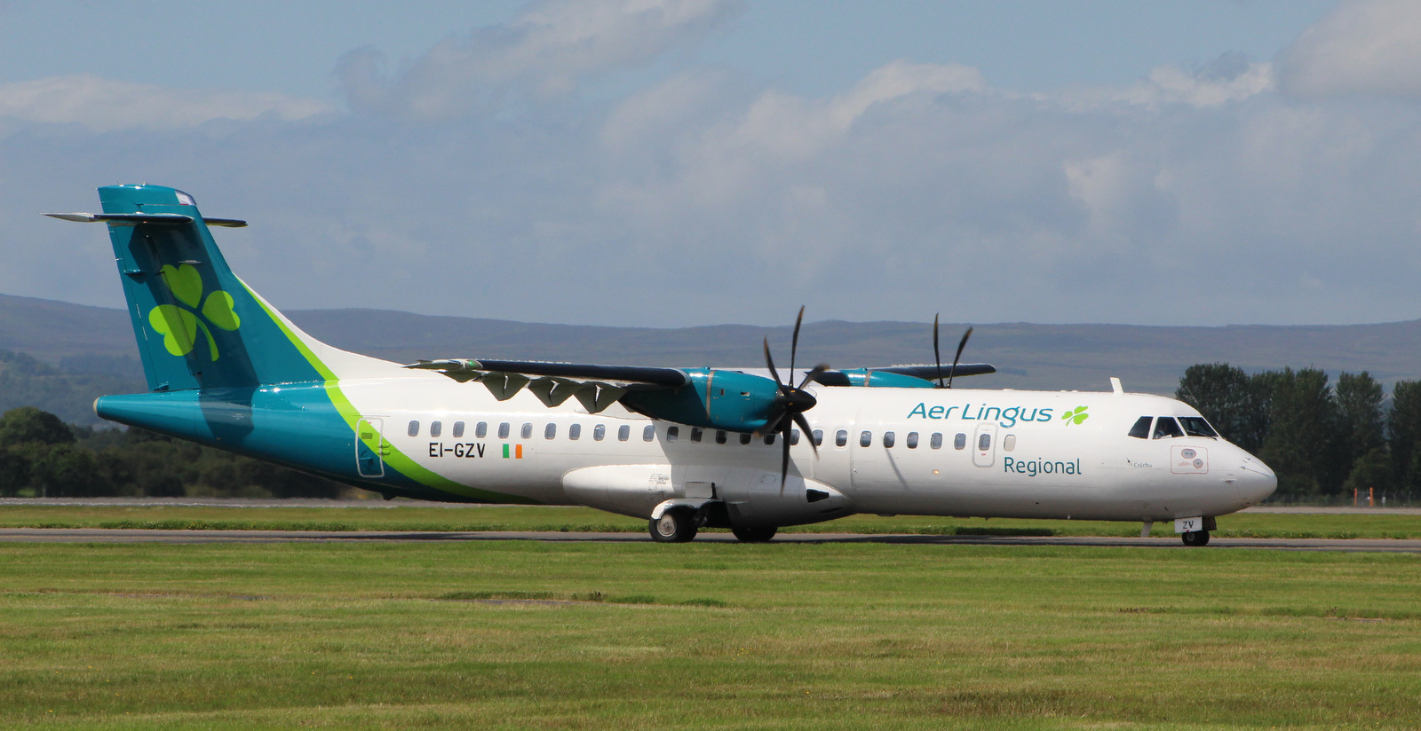 Aer Lingus aircraft on the runway
