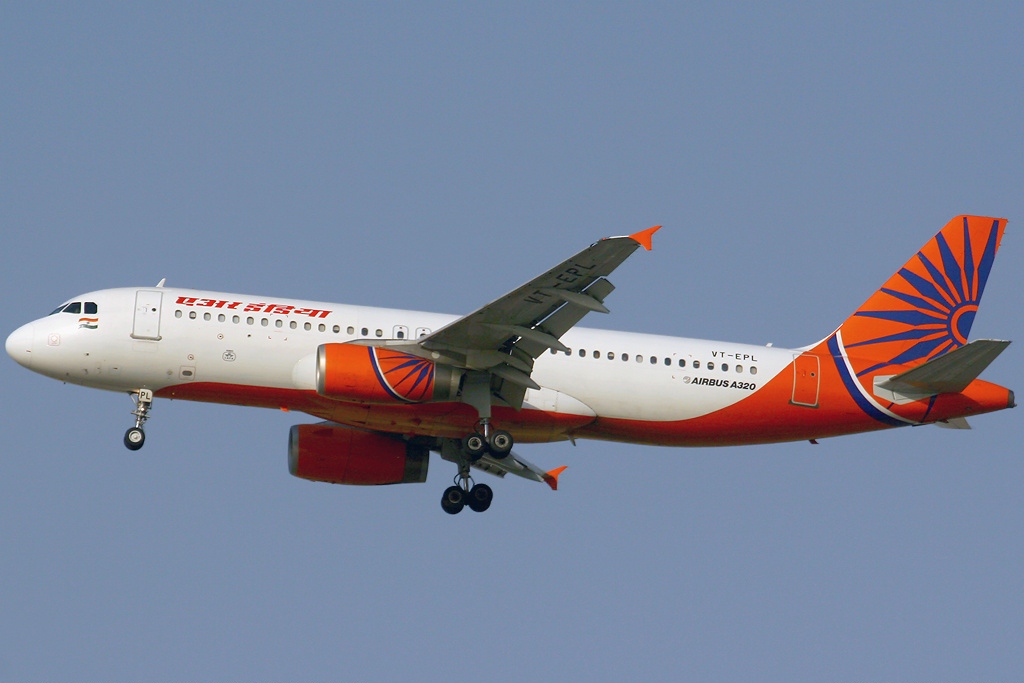 Airbus A320 in flight, the same aircraft type involved in a minor ground collision at Mumbai Airport.