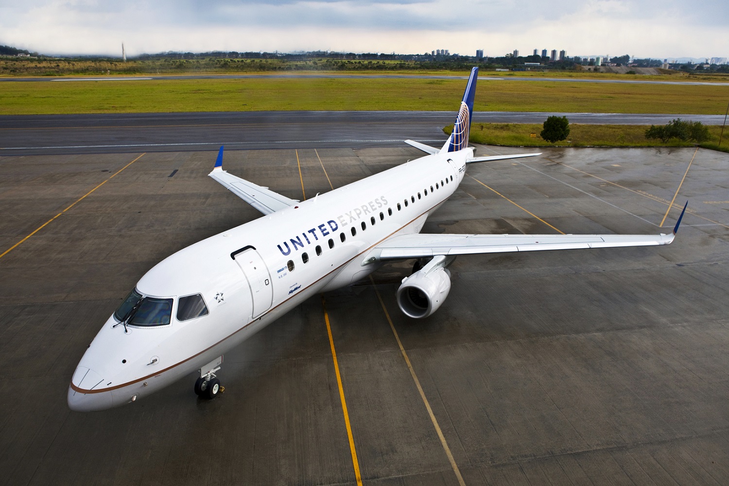 United Airlines spotlights its partnership with Starlink Wi-Fi services in a new Big Game Ad after rolling out its services across over 300 regional aircraft.
