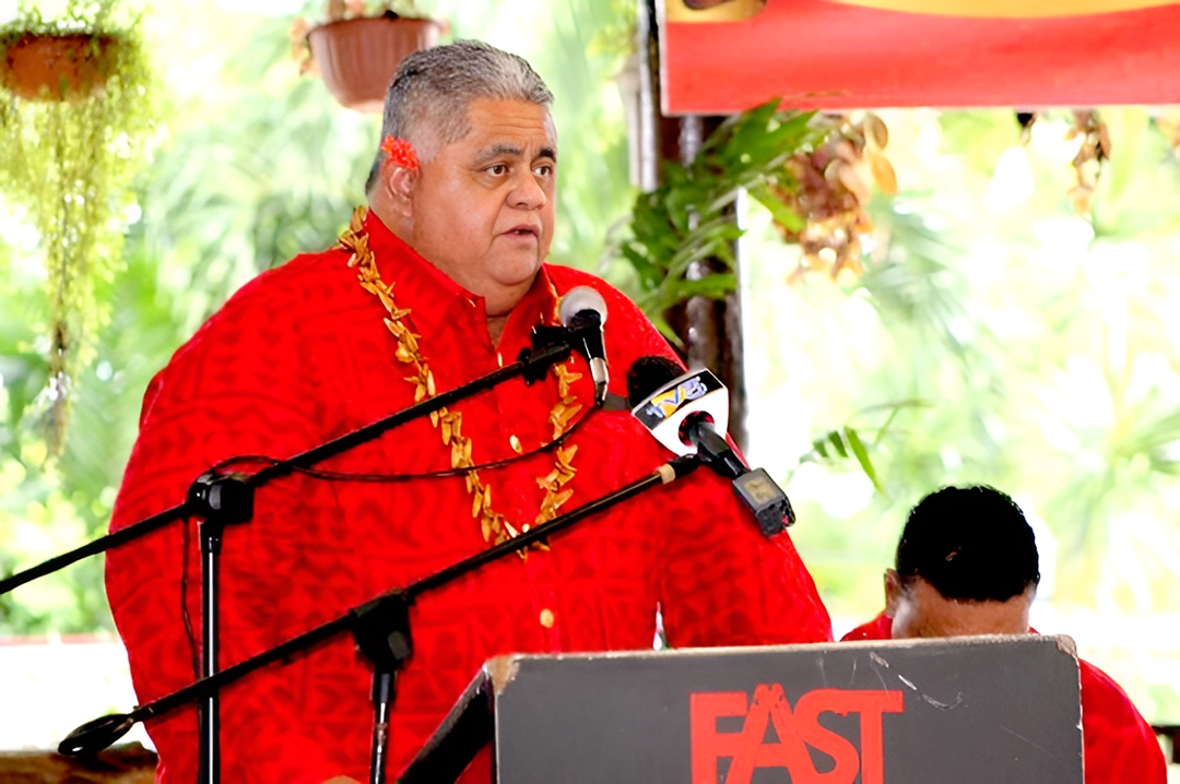 Laʻauli Leuatea Schmidt giving speech.