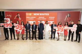 Bo Lingam, Group CEO of AirAsia X, and Tony Fernandes, Group CEO of Capital A, speaking during a route announcement.