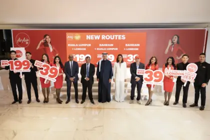 Bo Lingam, Group CEO of AirAsia X, and Tony Fernandes, Group CEO of Capital A, speaking during a route announcement.