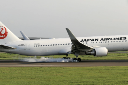 Japan Airlines Take Off Osaka