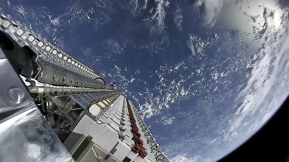 Image of a Starlink Wi-Fi satellite in the space