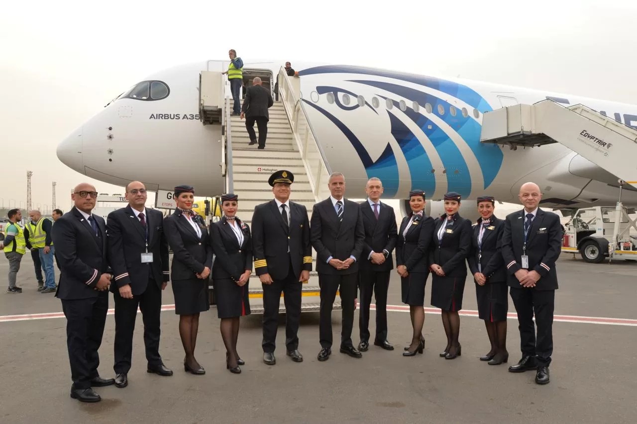 An image of the crew behind the first EgyptAir Airbus A350 delivery