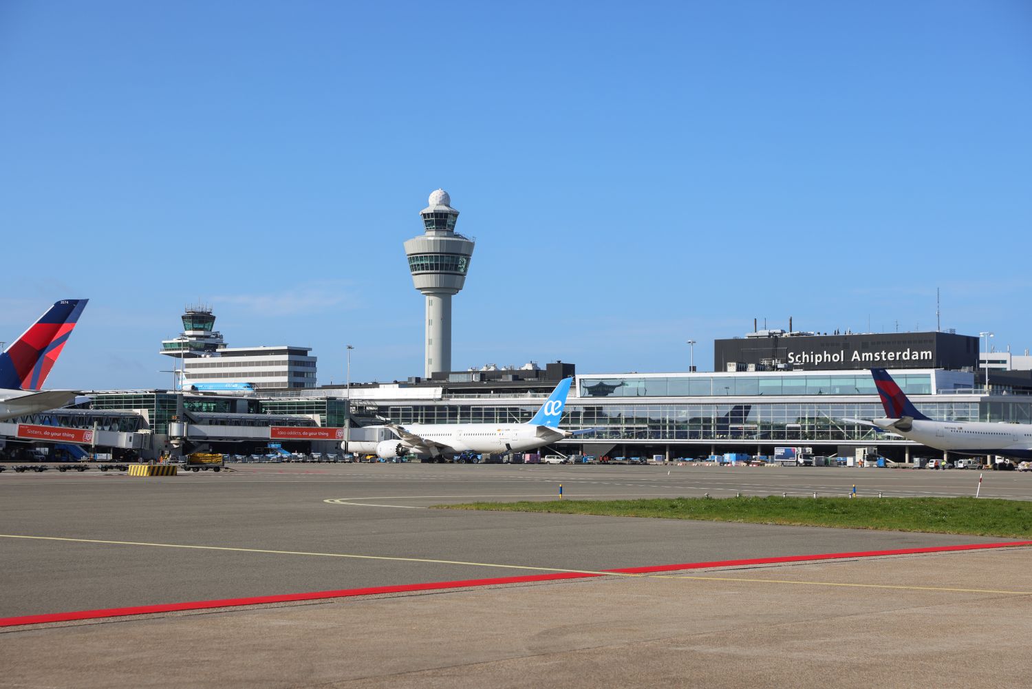 Schiphol Airport Begins Major Taxiway Renewal Project