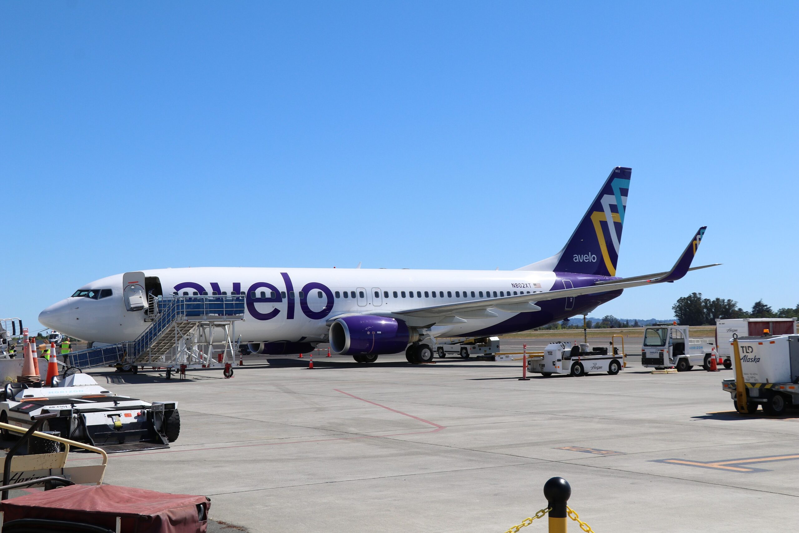 Avelo 737-800 at Santa Rosa