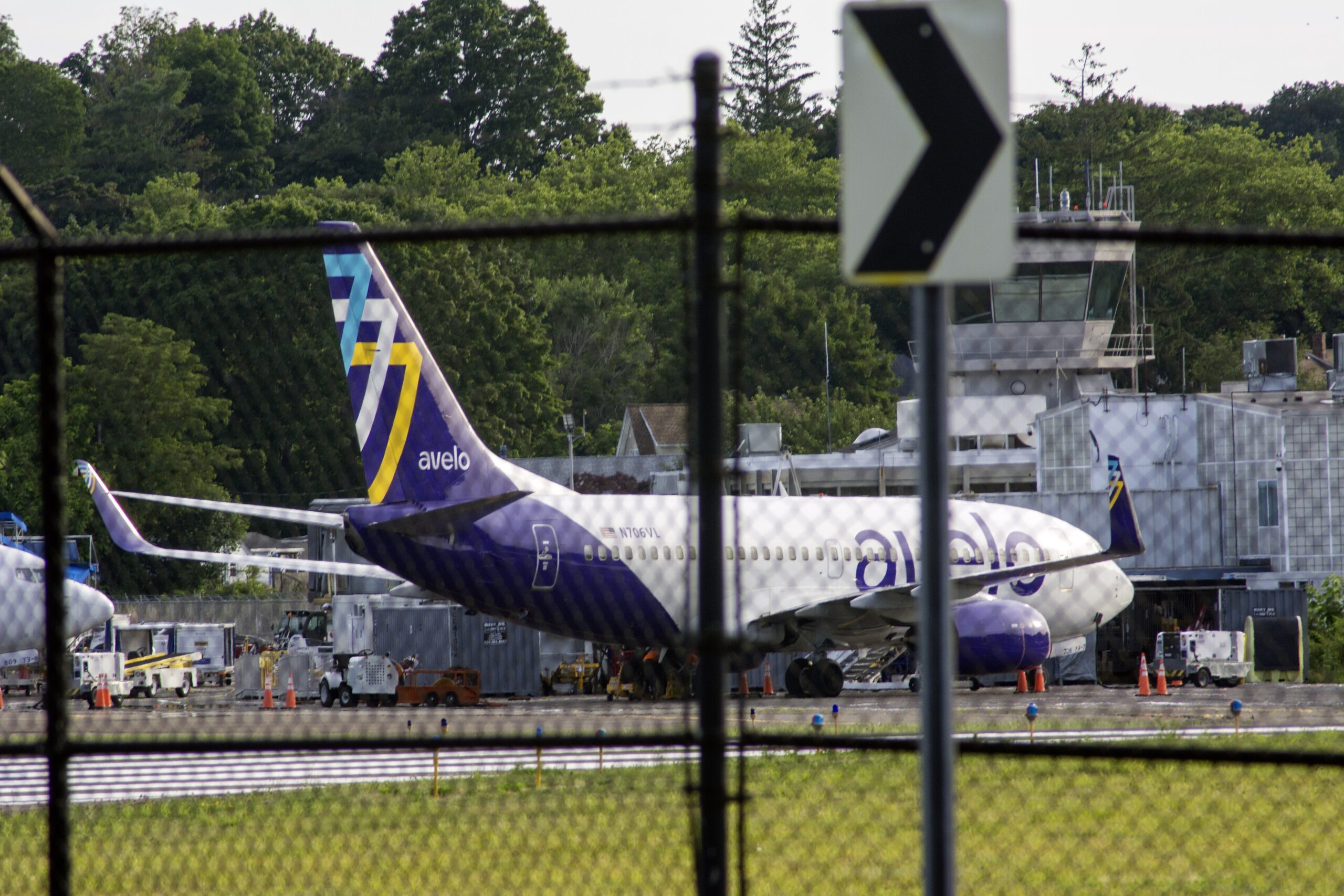 Avelo Airlines Boeing 737-752 at New Haven Tweed Airport