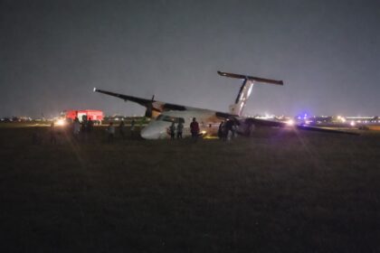 Safarilink Aviation aircraft crash-landing at Wilson Airport.