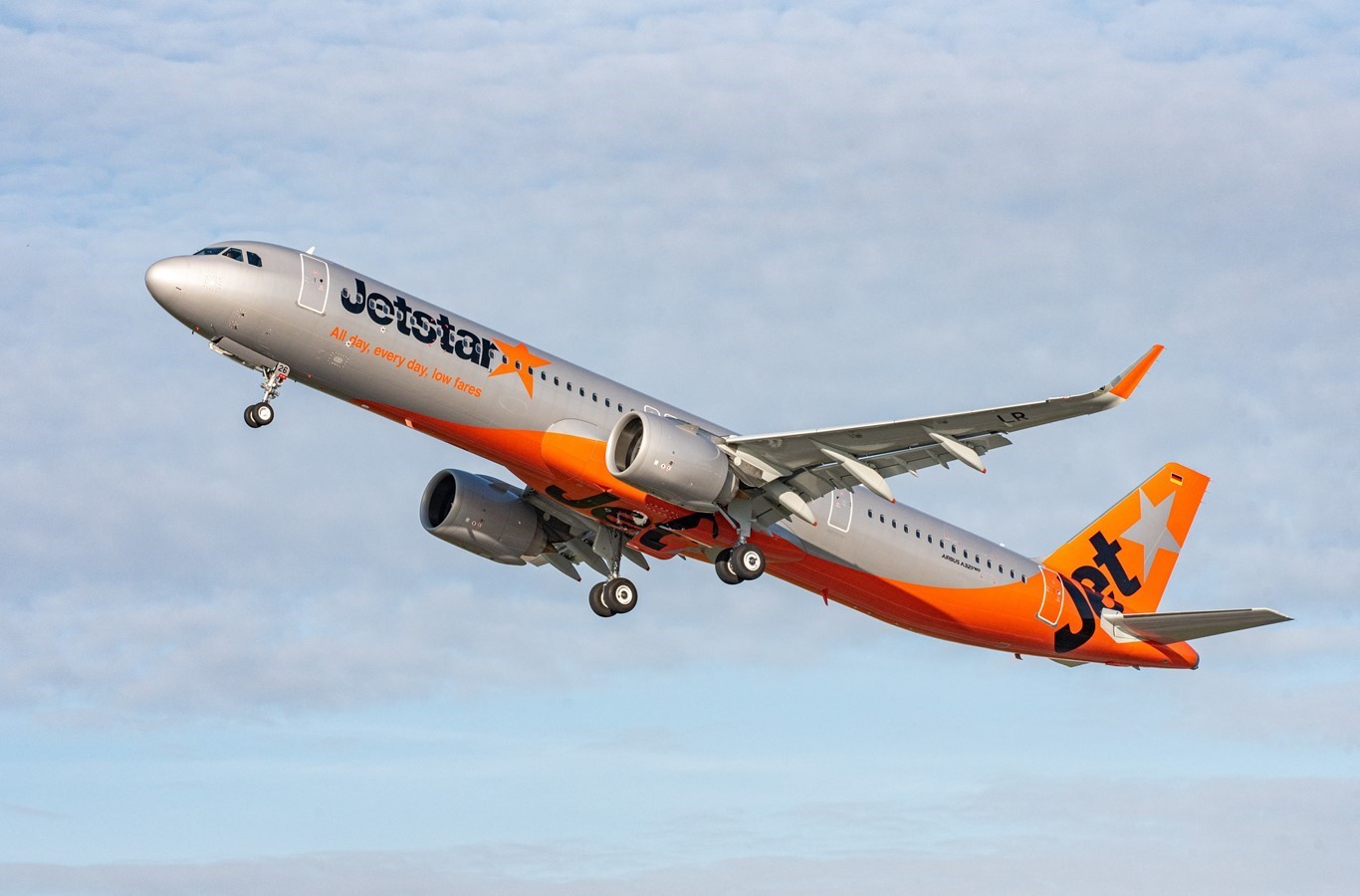 Jetstar Airbus A321 mid air