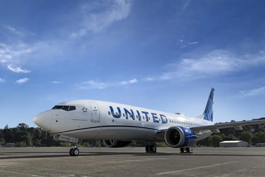 united airlines boeing 737 Max on runway