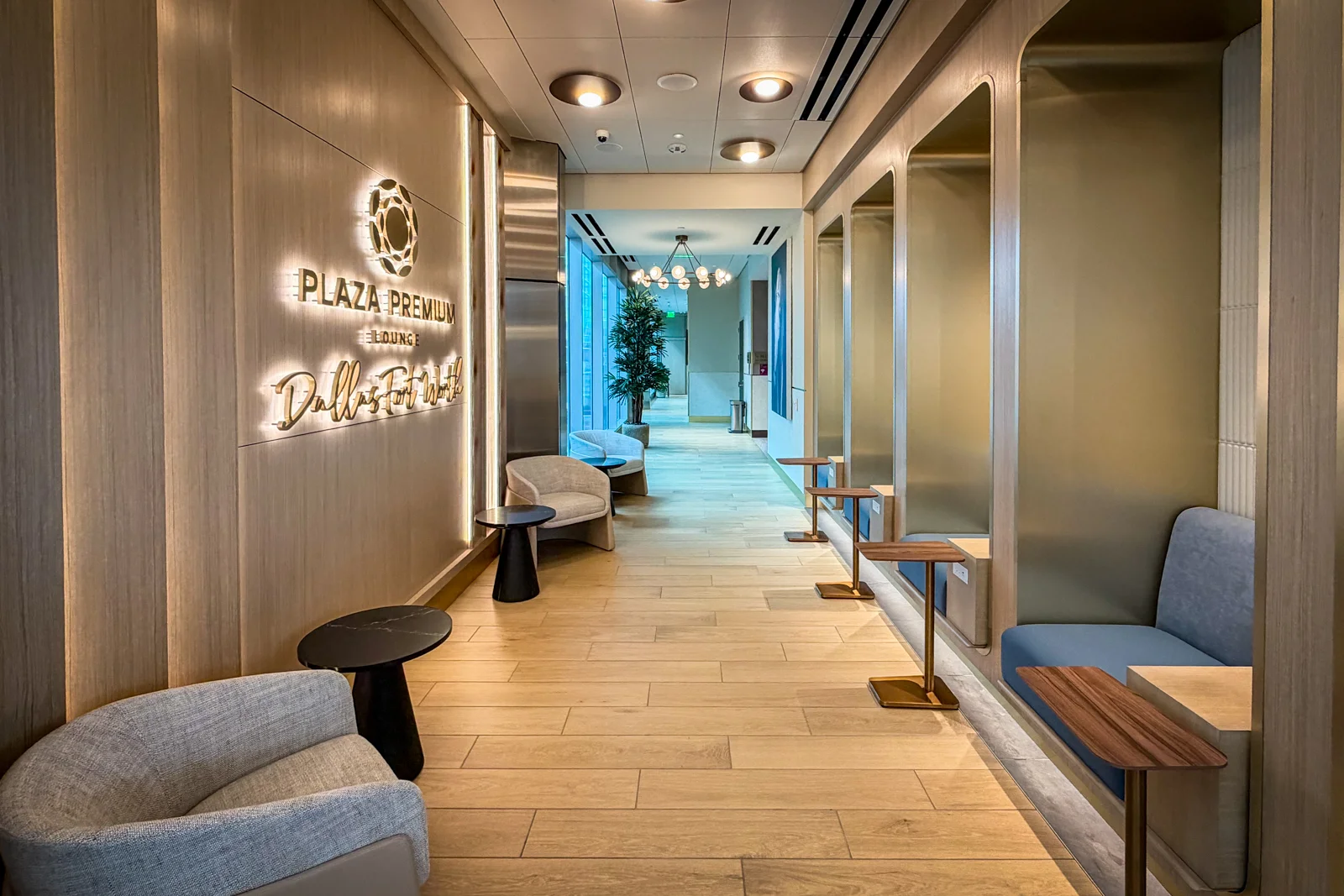 Plaza Premium Lounge at Dallas-Fort Worth © Summer Hull