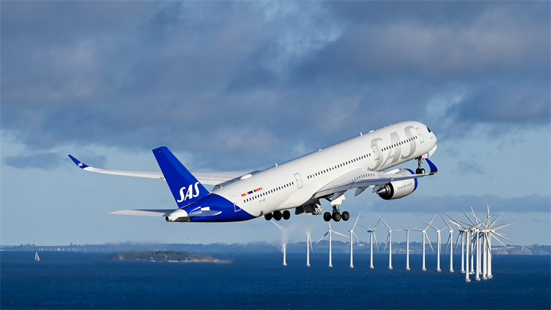 SAS aircraft mid-air