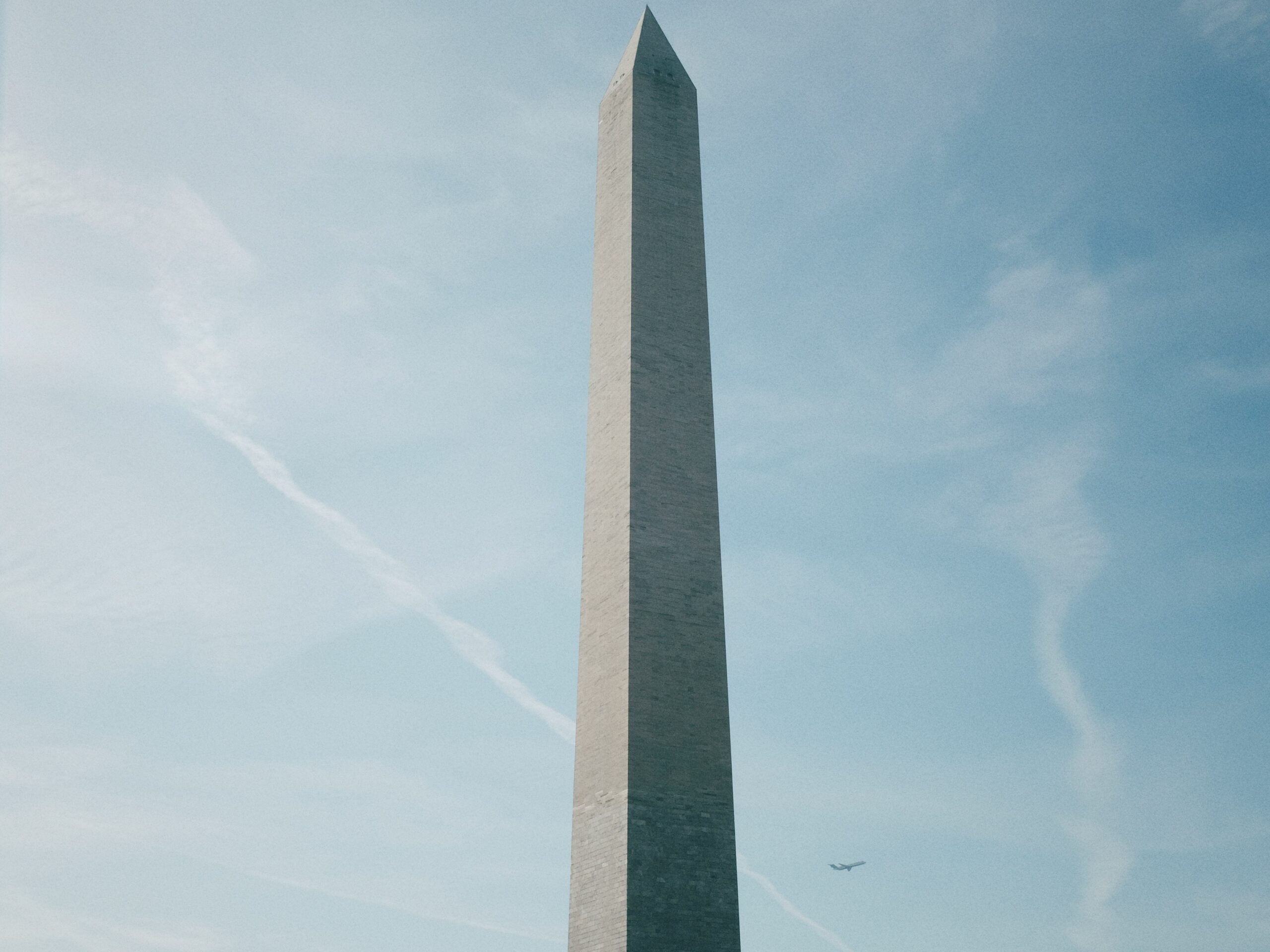 A plane passing The Washington Monument