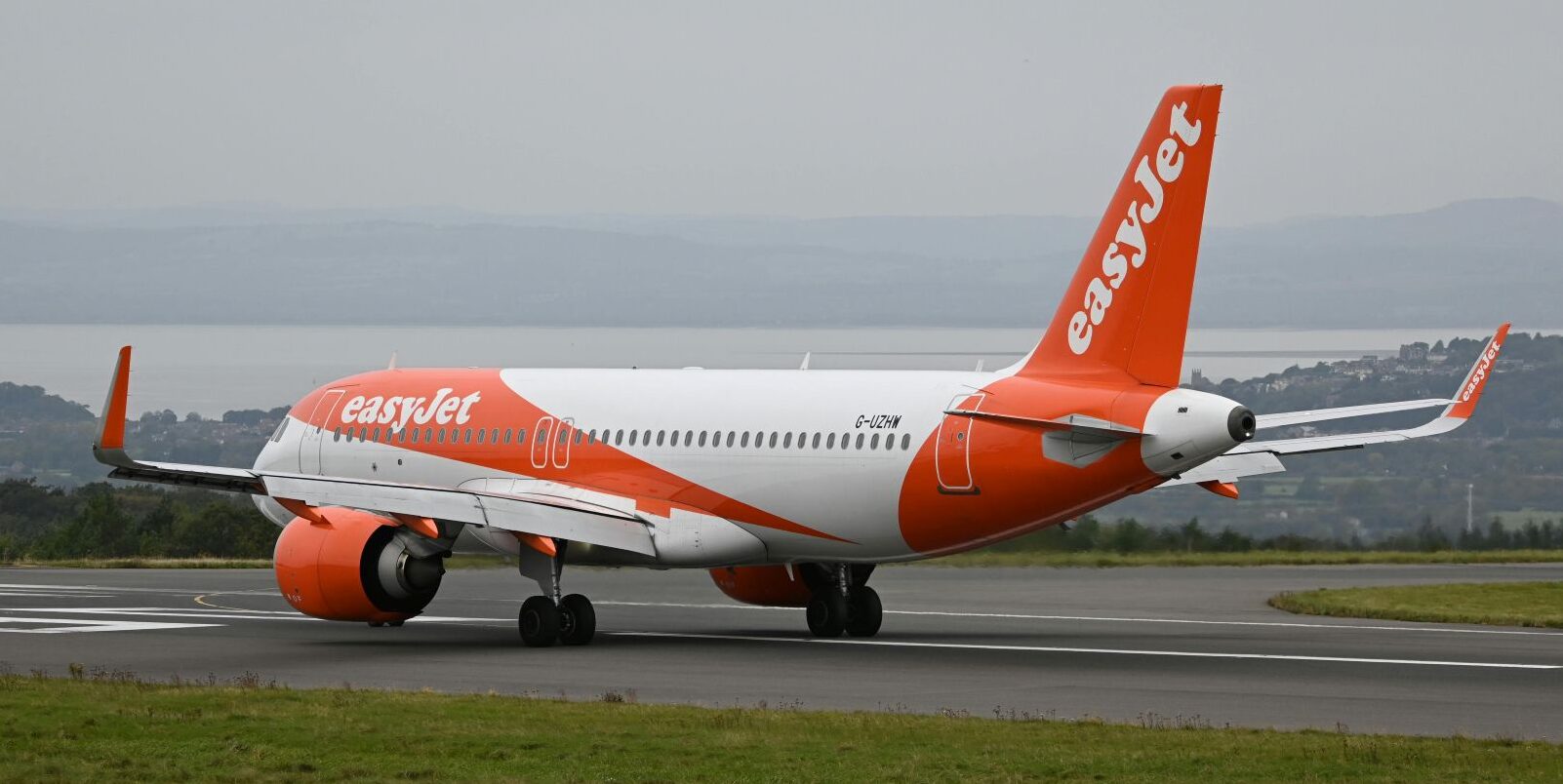 EasyJet Airbus A320neo taking off