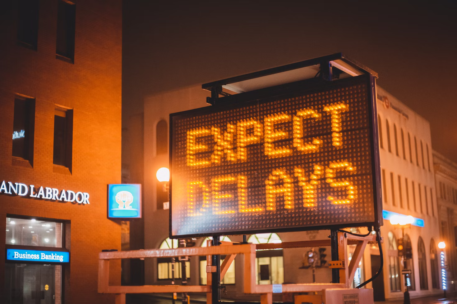 A sign that says 