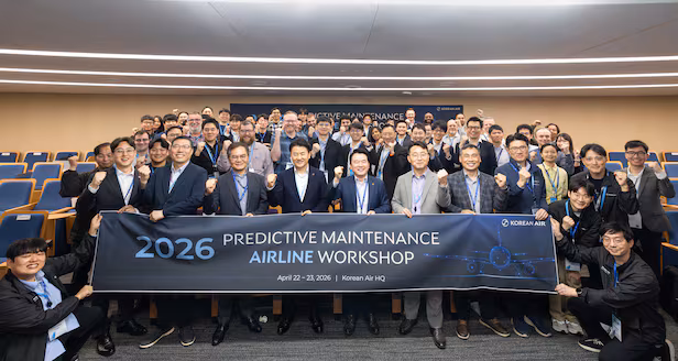 Image of the group in attendance at Korean Air's predictive maintenance event, a group of people holding a banner.