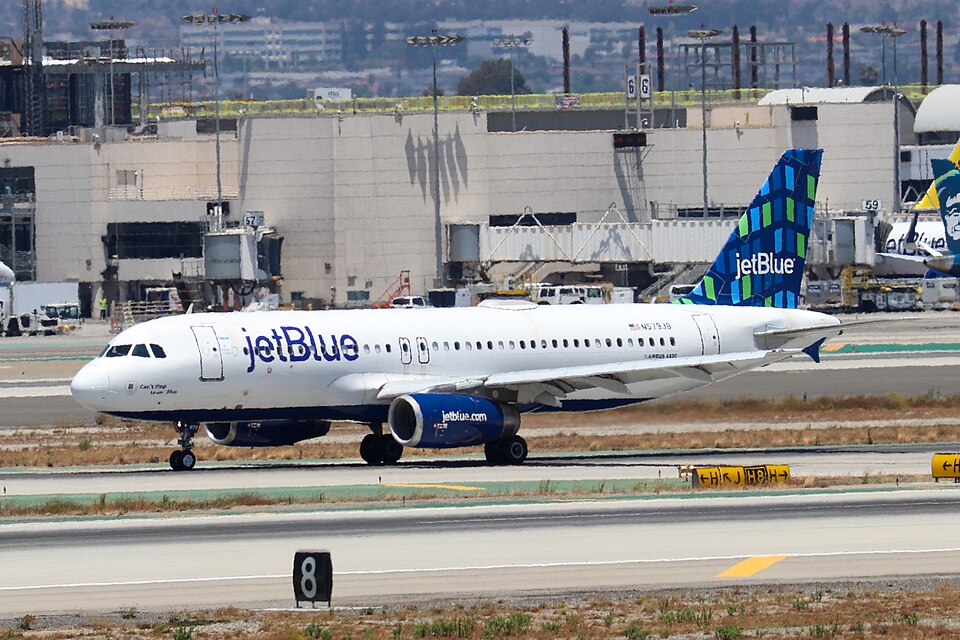 JetBlue A320-200 (N579JB) arriving at Los Angeles from San Jose