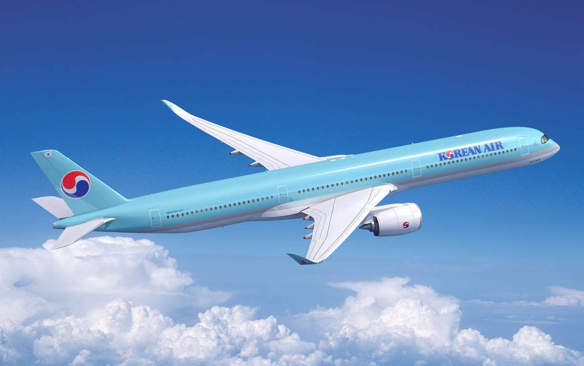 Korean Air A350 plane before the rebrand, with a pale blue body and red and dark blue Taegeuk symbol on the tail.
