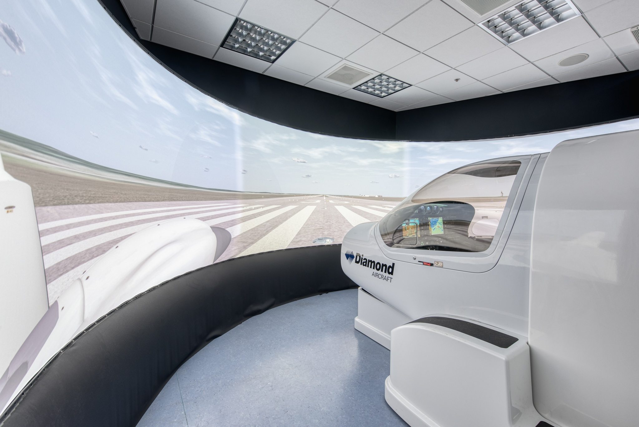 Diamond Flight Simulation Training Device DA42-VI interior view 