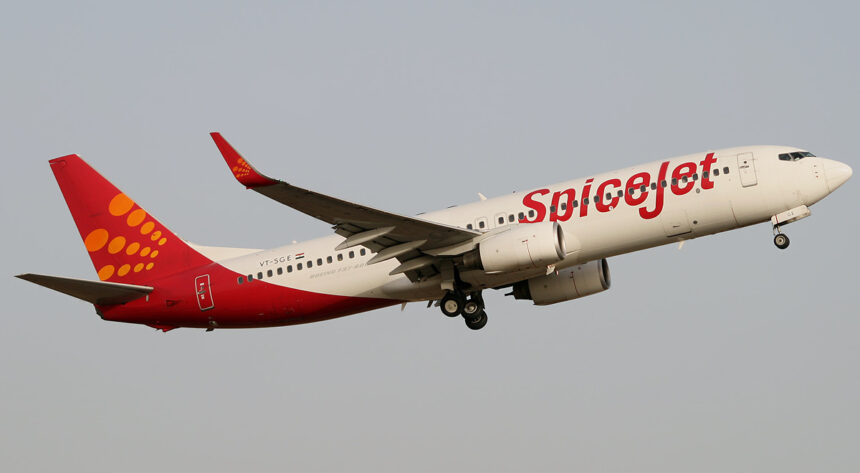SpiceJet Boeing 737-800 flying in the grey sky upwards to the right. White and red livery.