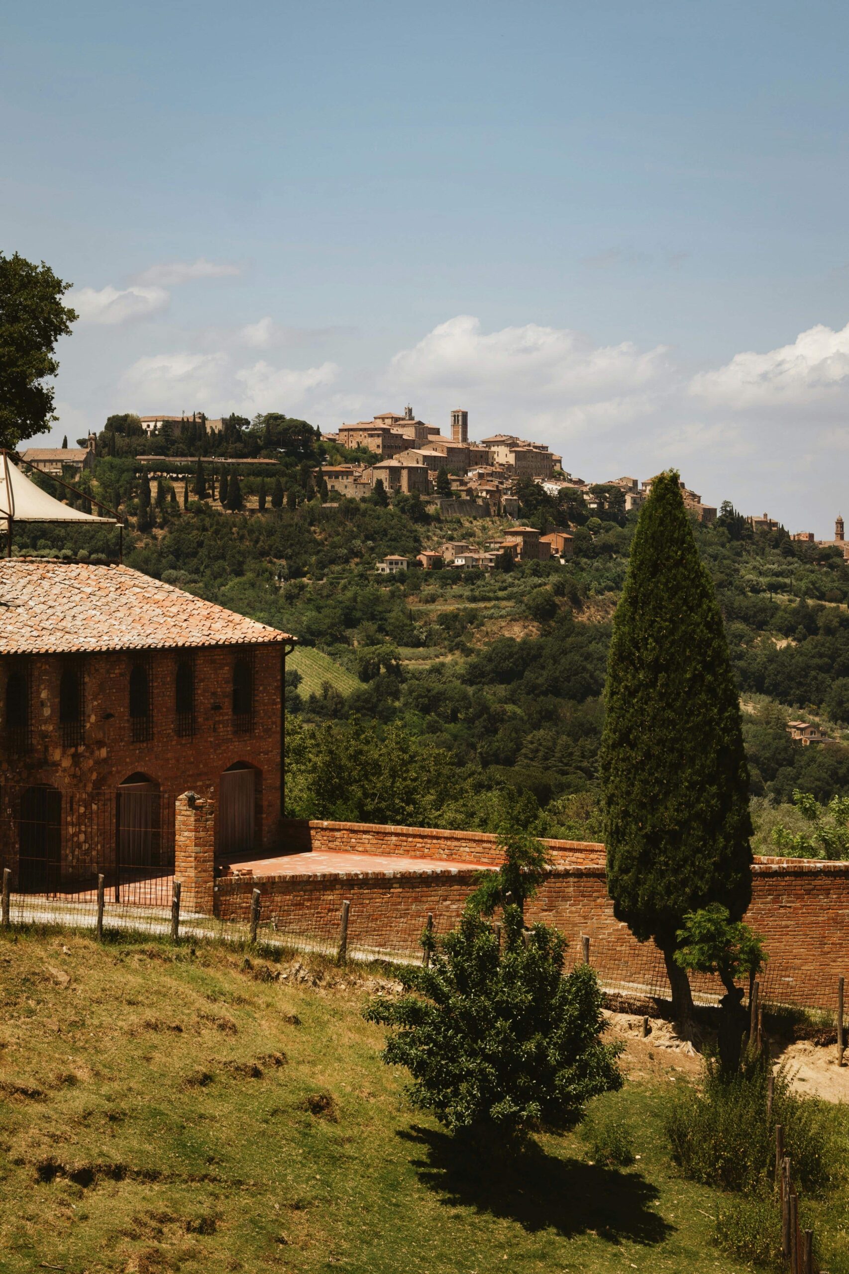 Scenic Tuscan Landscape with Historic Architecture