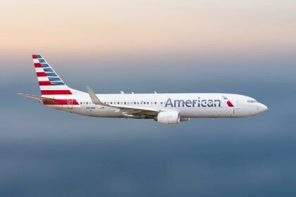 American Airlines Boeing 738 flying through the sky.