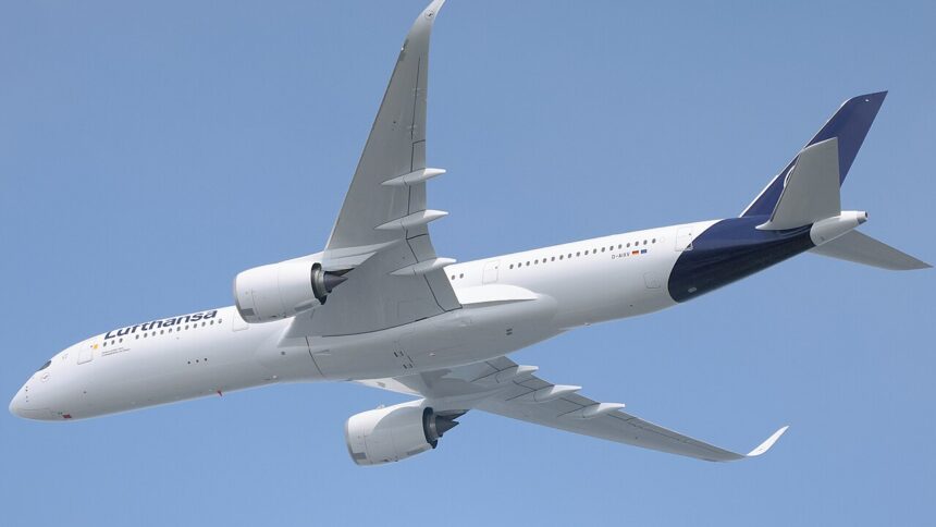 A modern long-haul aircraft begins its journey from Toulouse, highlighting Lufthansa’s newer-generation fleet in action. Blue sky in the background.