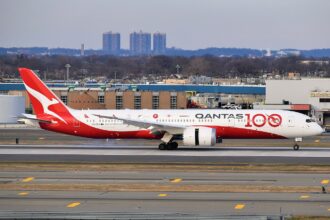Image shows a Quantas Boeing 787-9 Dreamliner with 100th Anniversary livery landing at New York (JFK) airport in 2020