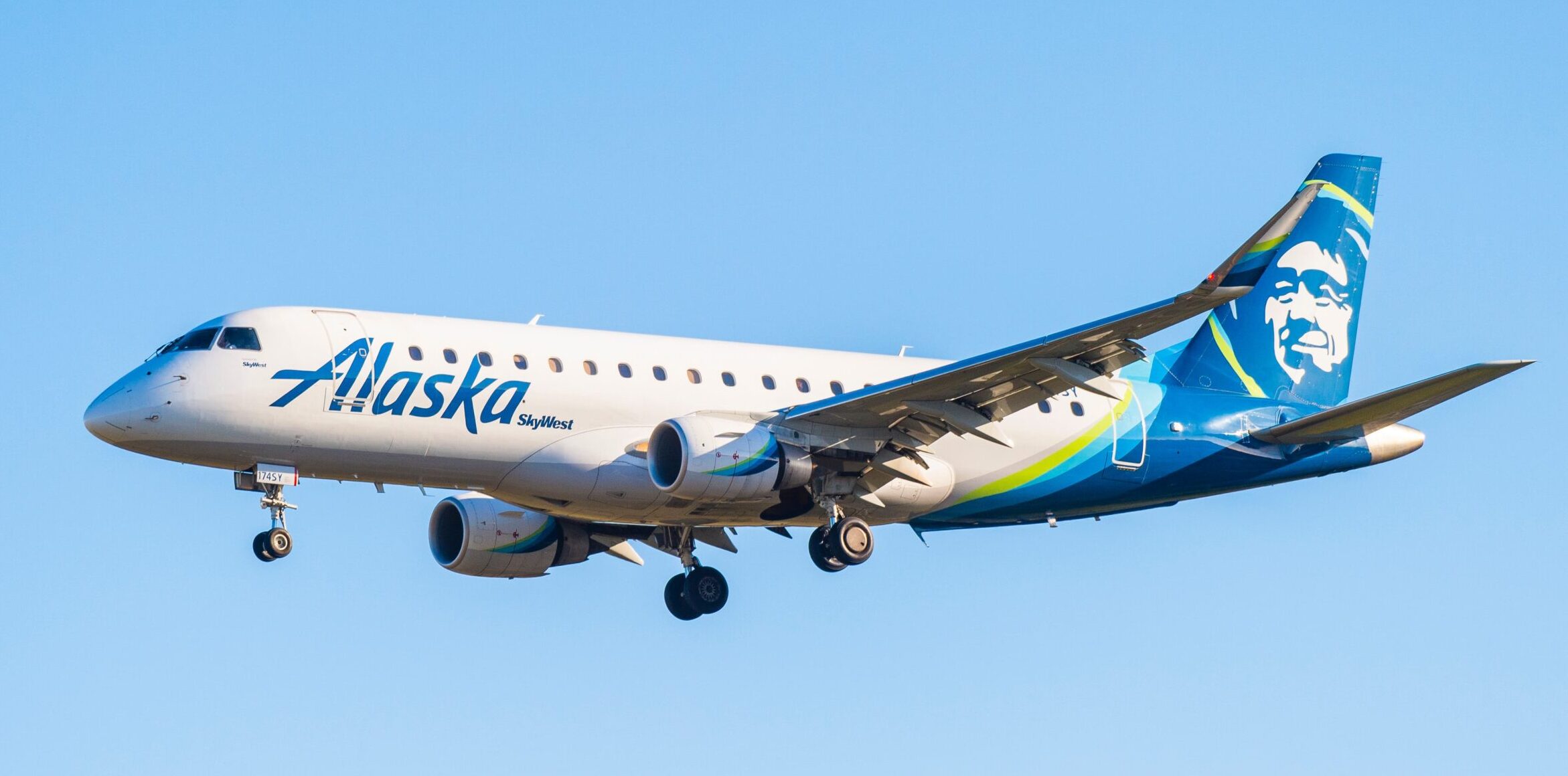 Alaska Airlines Embraer 175 aircraft in flight